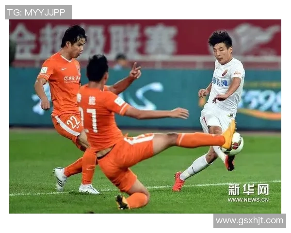 2017年上港与鲁能精彩对决集锦回顾展现足球魅力与激情瞬间