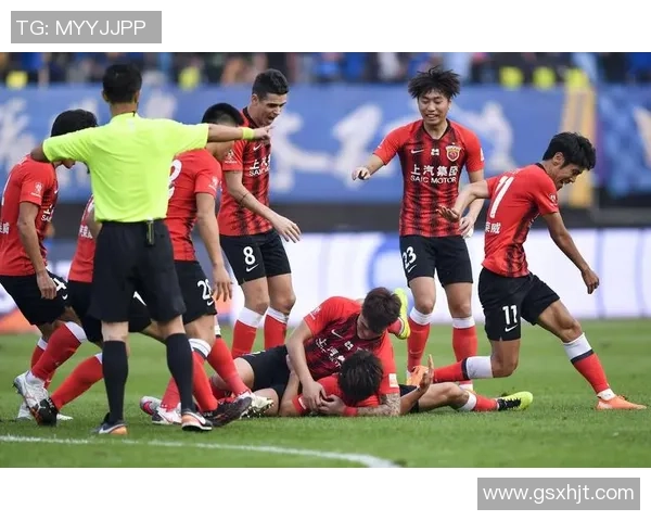 上海上港迎战欧本期待精彩对决双方球员状态火热势必上演一场激烈比赛 上海上港迎战欧本期待精彩对决双方球员状态火热势必上演一场激烈比赛