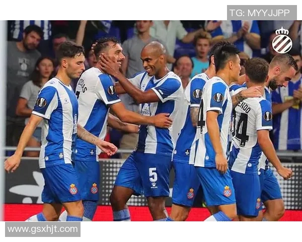 加维领衔新一代足球明星崛起，助力球队争夺荣耀与梦想